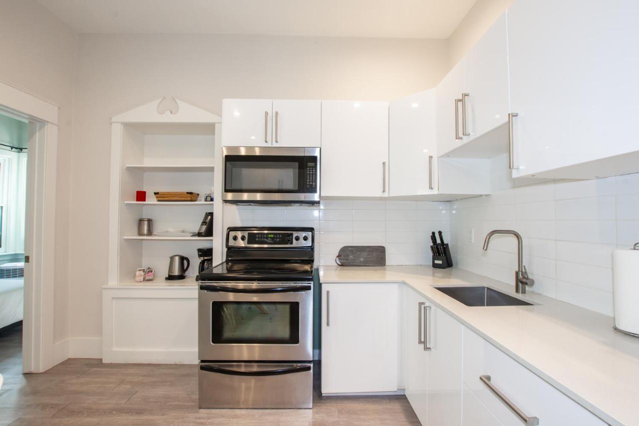 Apartmán Charming Niagara Region Apt. Newly Renovated! Sainte-Catherine Exteriér fotografie