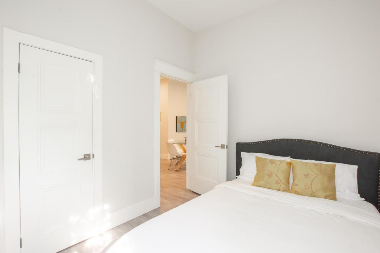 Apartmán Charming Niagara Region Apt. Newly Renovated! Sainte-Catherine Exteriér fotografie